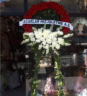 karasu çiçekçilik ayaklı çelenkler